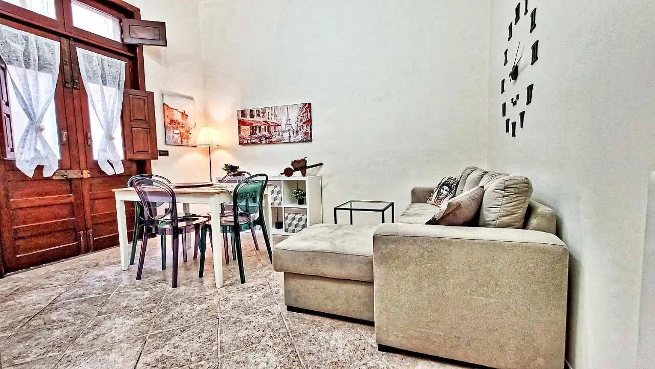 Zanzi 'S Apartments 阿沃拉